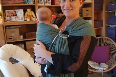 Portage bébé : apprendre à porter son bébé en porte-bébé